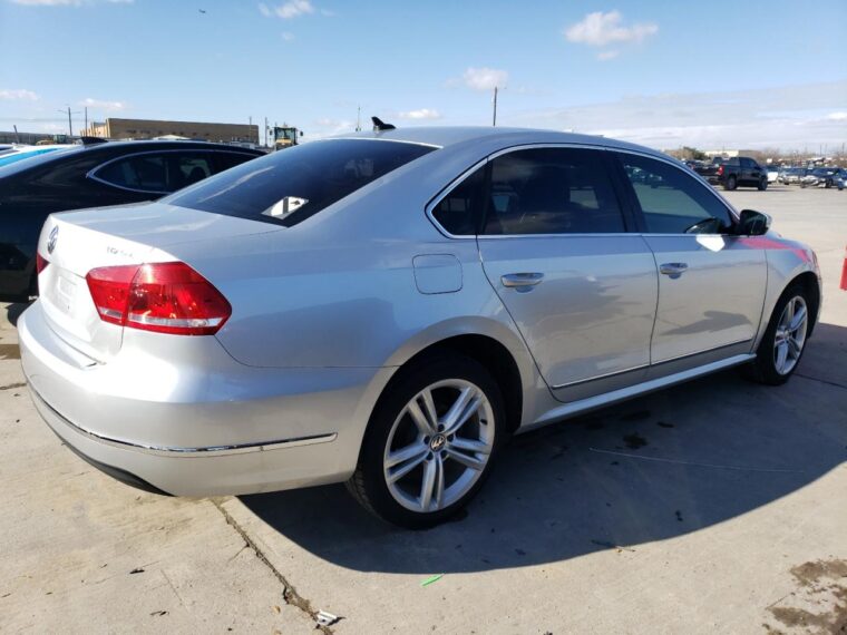 Автомобиль VOLKSWAGEN PASSAT SEL 2015 | GrandCar