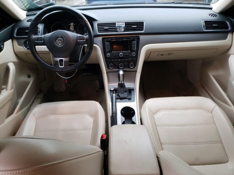 Автомобиль VOLKSWAGEN PASSAT SE 2015 | GrandCar