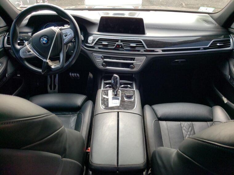 Автомобіль BMW 740 XE 2018 | GrandCar