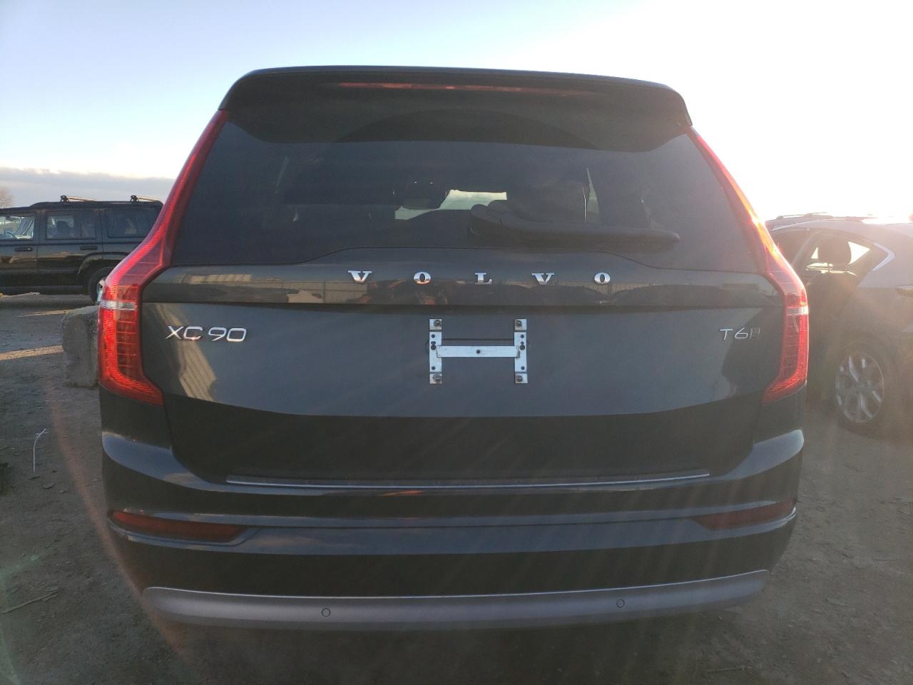 Автомобіль VOLVO XC90 T6 MOMENTUM 2022 | GrandCar Автомобіль VOLVO XC90 T6 MOMENTUM 2022 | GrandCar