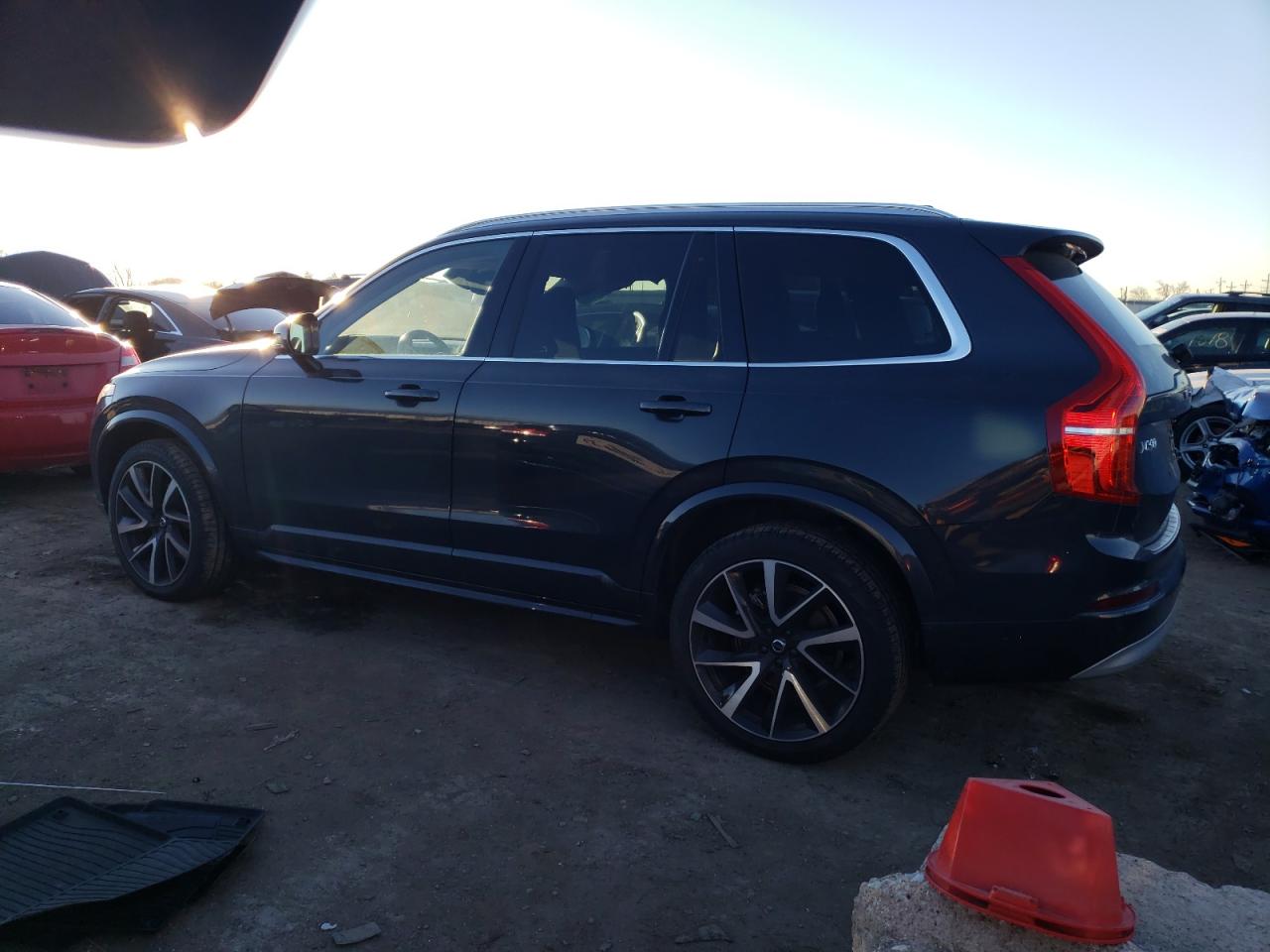 Автомобіль VOLVO XC90 T6 MOMENTUM 2022 | GrandCar Автомобіль VOLVO XC90 T6 MOMENTUM 2022 | GrandCar