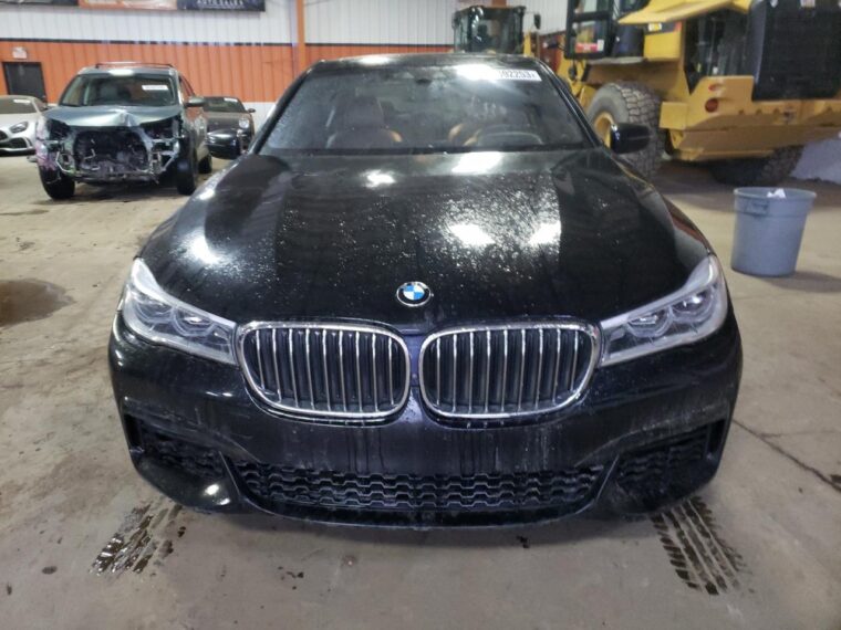 Автомобіль BMW 750 XI 2018 | GrandCar