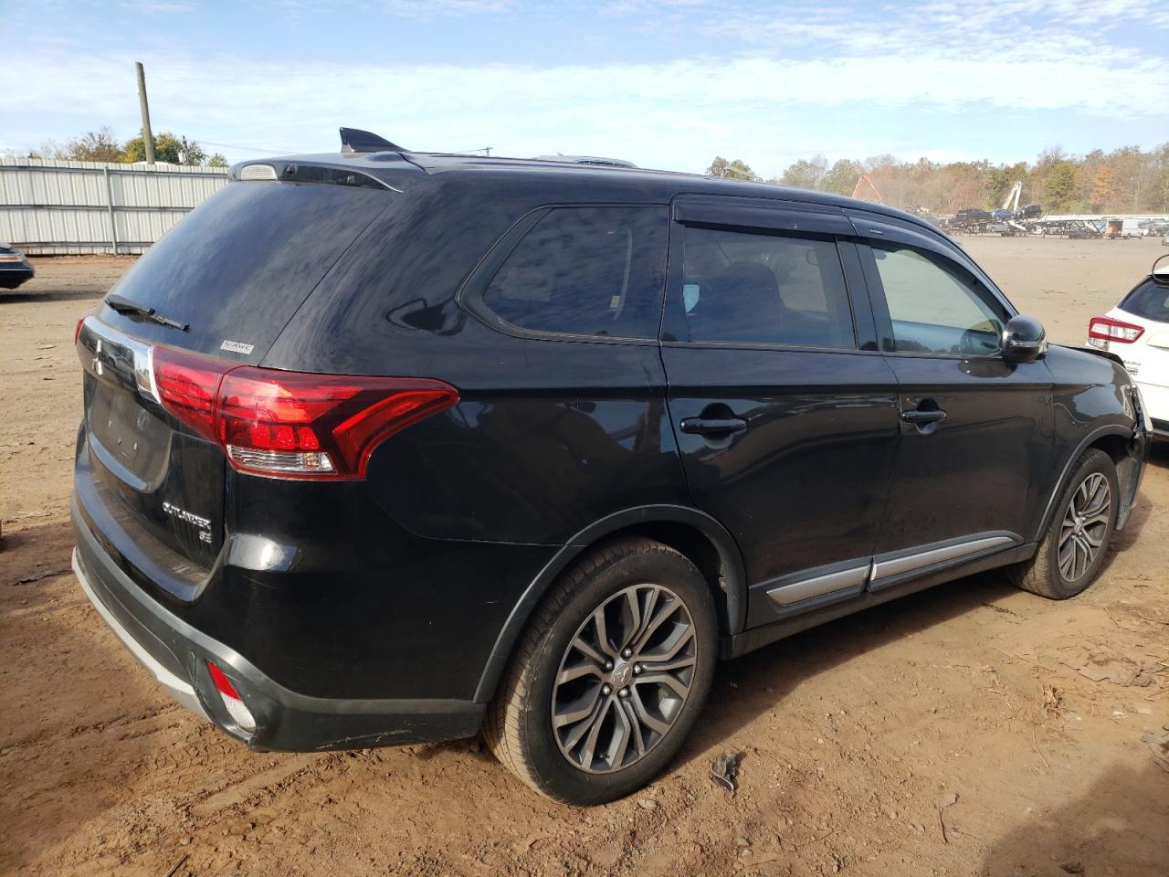 Автомобіль MITSUBISHI OUTLANDER SE 2017 | GrandCar Автомобіль MITSUBISHI OUTLANDER SE 2017 | GrandCar