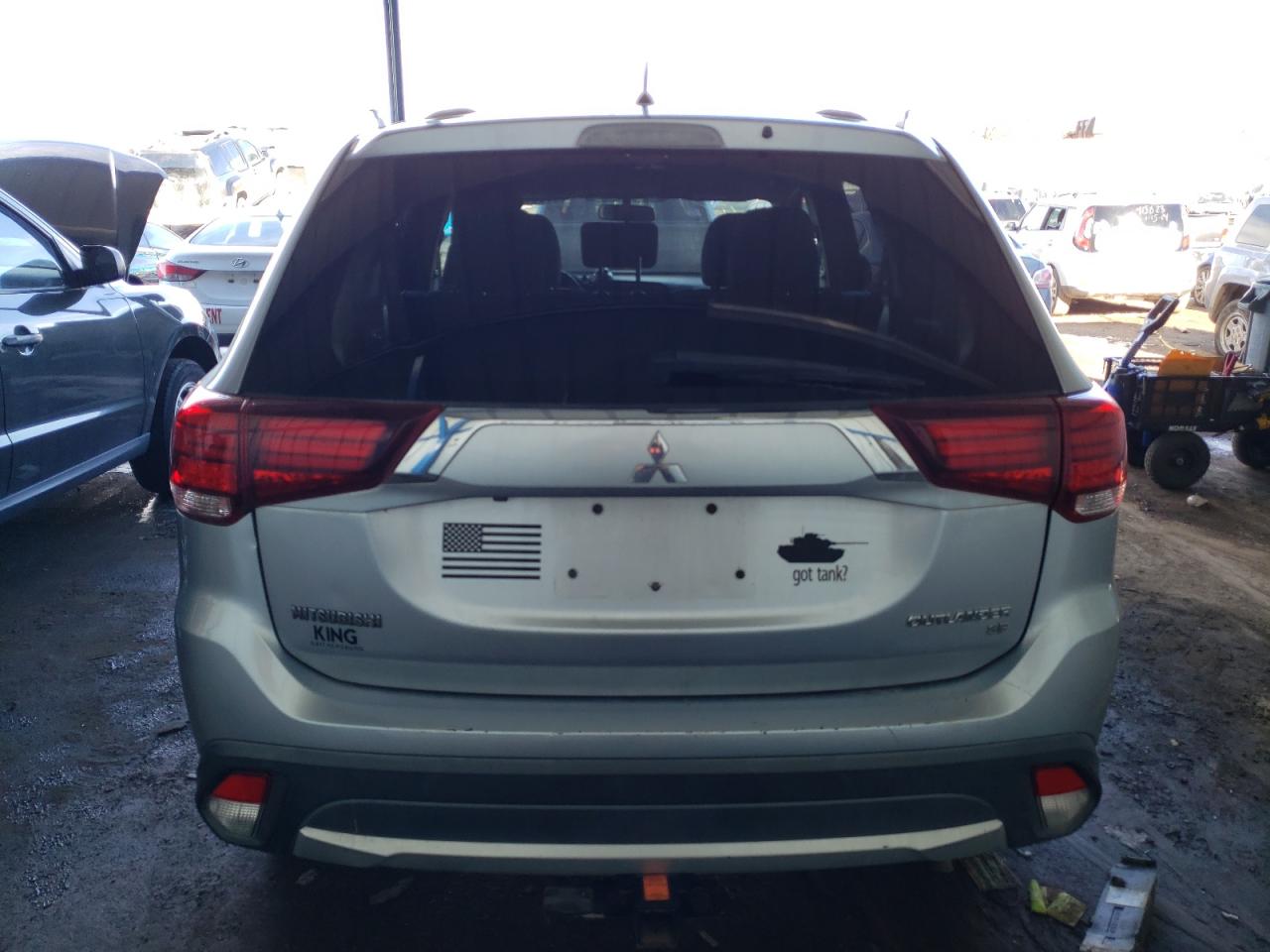 Автомобиль MITSUBISHI OUTLANDER SE 2016 | GrandCar Автомобиль MITSUBISHI OUTLANDER SE 2016 | GrandCar
