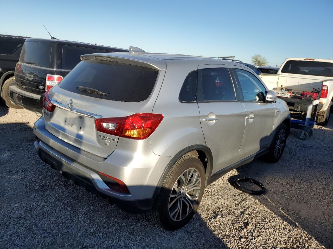 Автомобиль MITSUBISHI OUTLANDER SPORT ES 2018 | GrandCar Автомобиль MITSUBISHI OUTLANDER SPORT ES 2018 | GrandCar