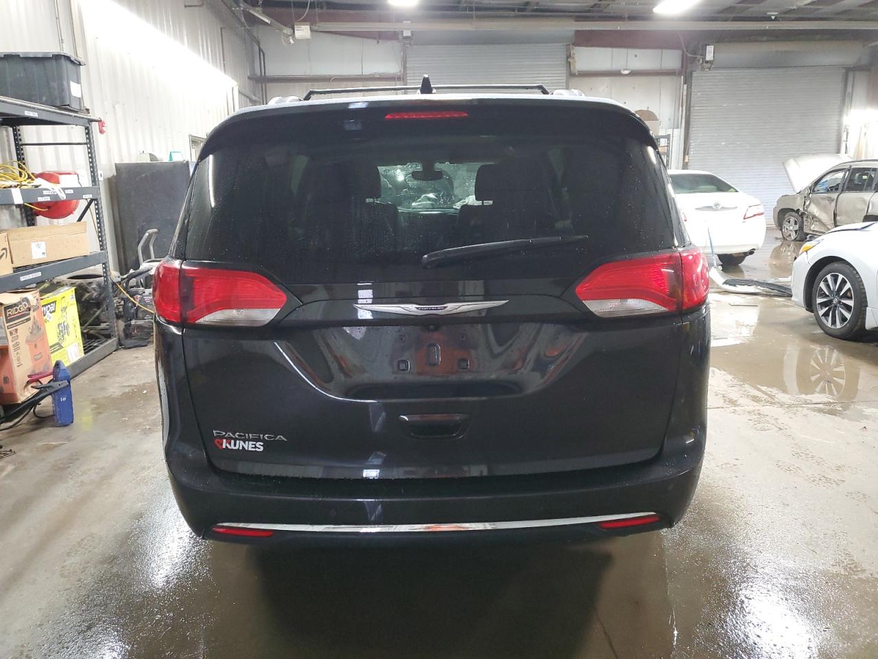Автомобіль CHRYSLER PACIFICA TOURING L 2020 | GrandCar Автомобіль CHRYSLER PACIFICA TOURING L 2020 | GrandCar