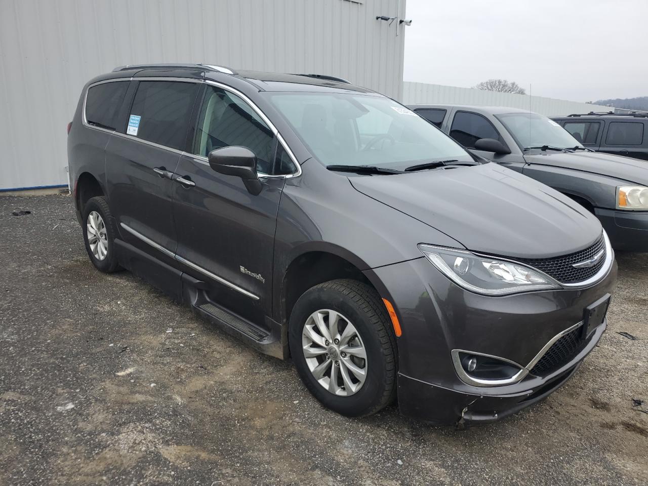 Автомобіль CHRYSLER PACIFICA TOURING L 2018 | GrandCar Автомобіль CHRYSLER PACIFICA TOURING L 2018 | GrandCar