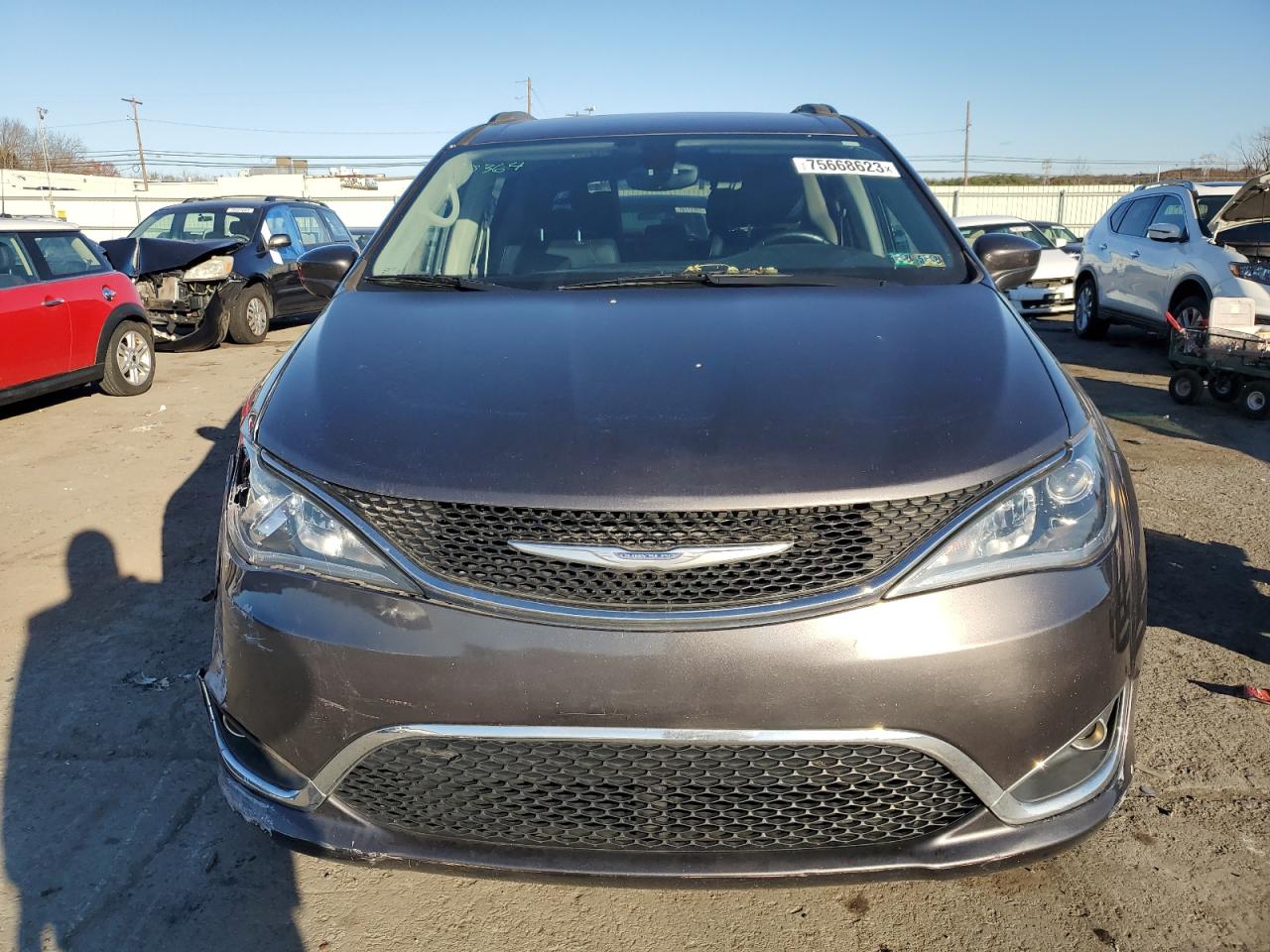 Автомобиль CHRYSLER PACIFICA TOURING L 2017 | GrandCar Автомобиль CHRYSLER PACIFICA TOURING L 2017 | GrandCar