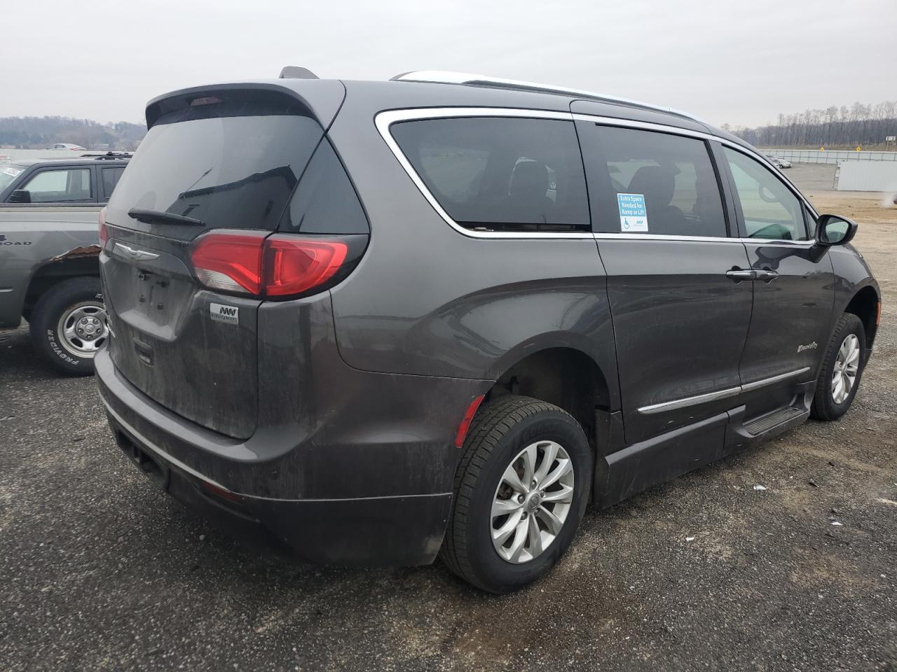 Автомобіль CHRYSLER PACIFICA TOURING L 2018 | GrandCar Автомобіль CHRYSLER PACIFICA TOURING L 2018 | GrandCar