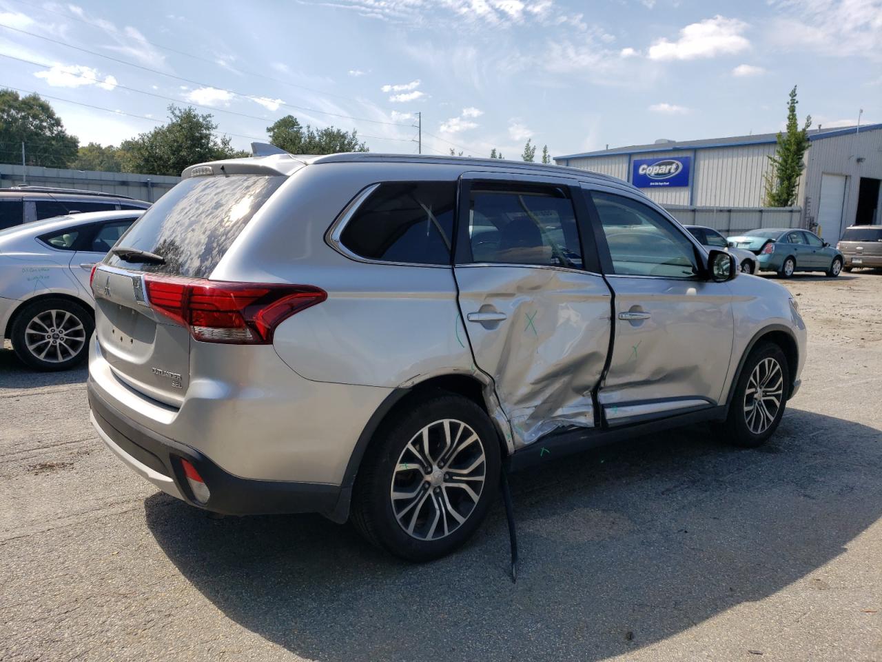 Автомобиль MITSUBISHI OUTLANDER SE 2018 | GrandCar Автомобиль MITSUBISHI OUTLANDER SE 2018 | GrandCar