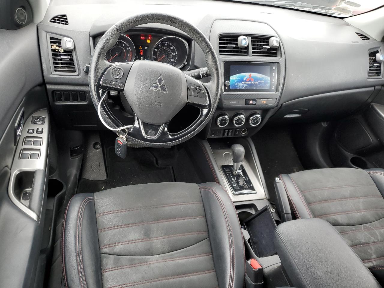 Автомобиль MITSUBISHI OUTLANDER SPORT ES 2018 | GrandCar Автомобиль MITSUBISHI OUTLANDER SPORT ES 2018 | GrandCar