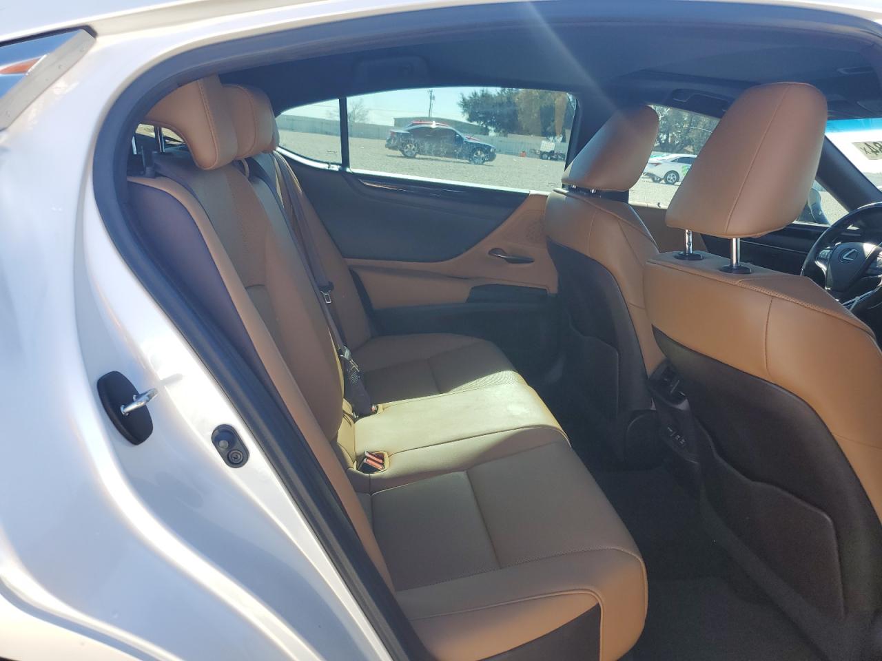 Автомобіль LEXUS ES 350 2020 | GrandCar Автомобіль LEXUS ES 350 2020 | GrandCar