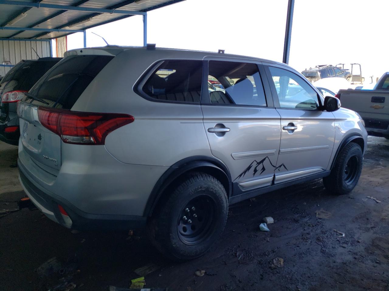 Автомобиль MITSUBISHI OUTLANDER SE 2016 | GrandCar Автомобиль MITSUBISHI OUTLANDER SE 2016 | GrandCar