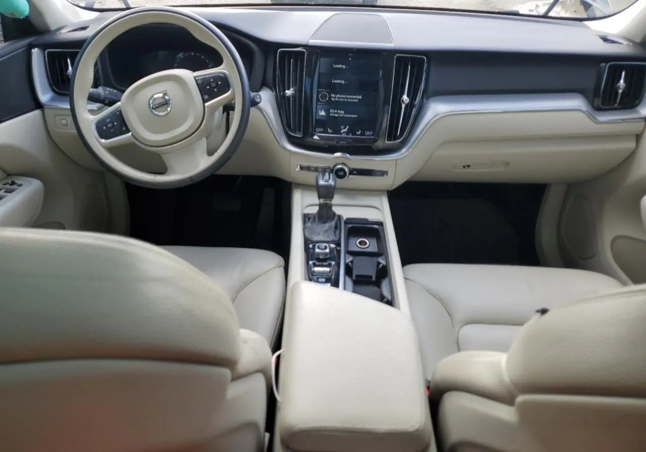 Автомобіль VOLVO XC60 T5 MOMENTUM 2019 | GrandCar Автомобіль VOLVO XC60 T5 MOMENTUM 2019 | GrandCar