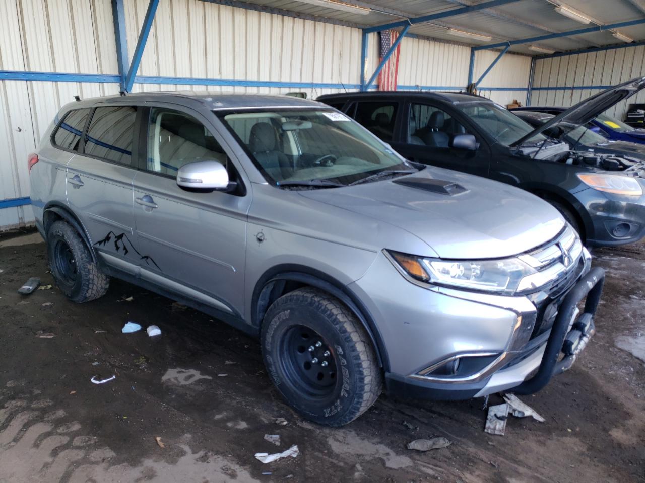 Автомобиль MITSUBISHI OUTLANDER SE 2016 | GrandCar Автомобиль MITSUBISHI OUTLANDER SE 2016 | GrandCar