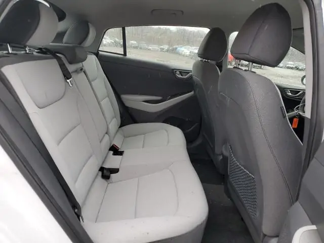 Автомобиль HYUNDAI IONIQ SE 2021 | GrandCar Автомобиль HYUNDAI IONIQ SE 2021 | GrandCar