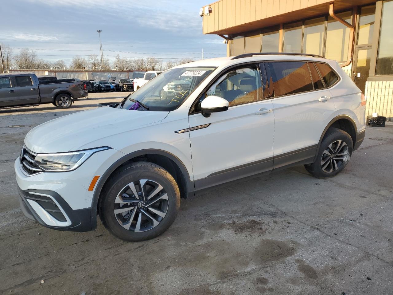 Автомобиль VOLKSWAGEN TIGUAN S 2023 | GrandCar