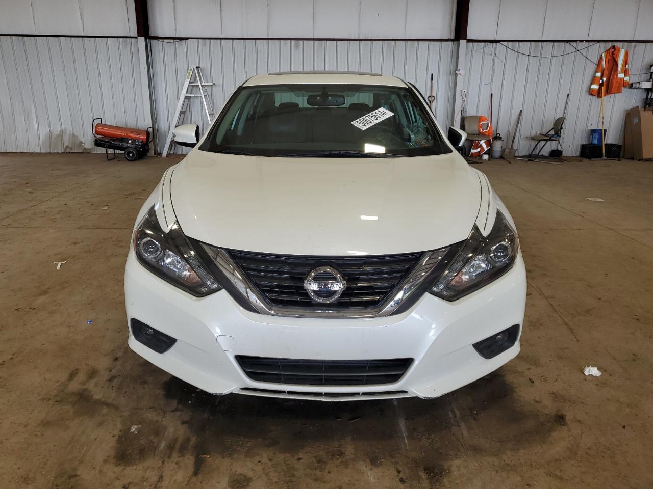Автомобиль NISSAN ALTIMA 2017 | GrandCar Автомобиль NISSAN ALTIMA 2017 | GrandCar