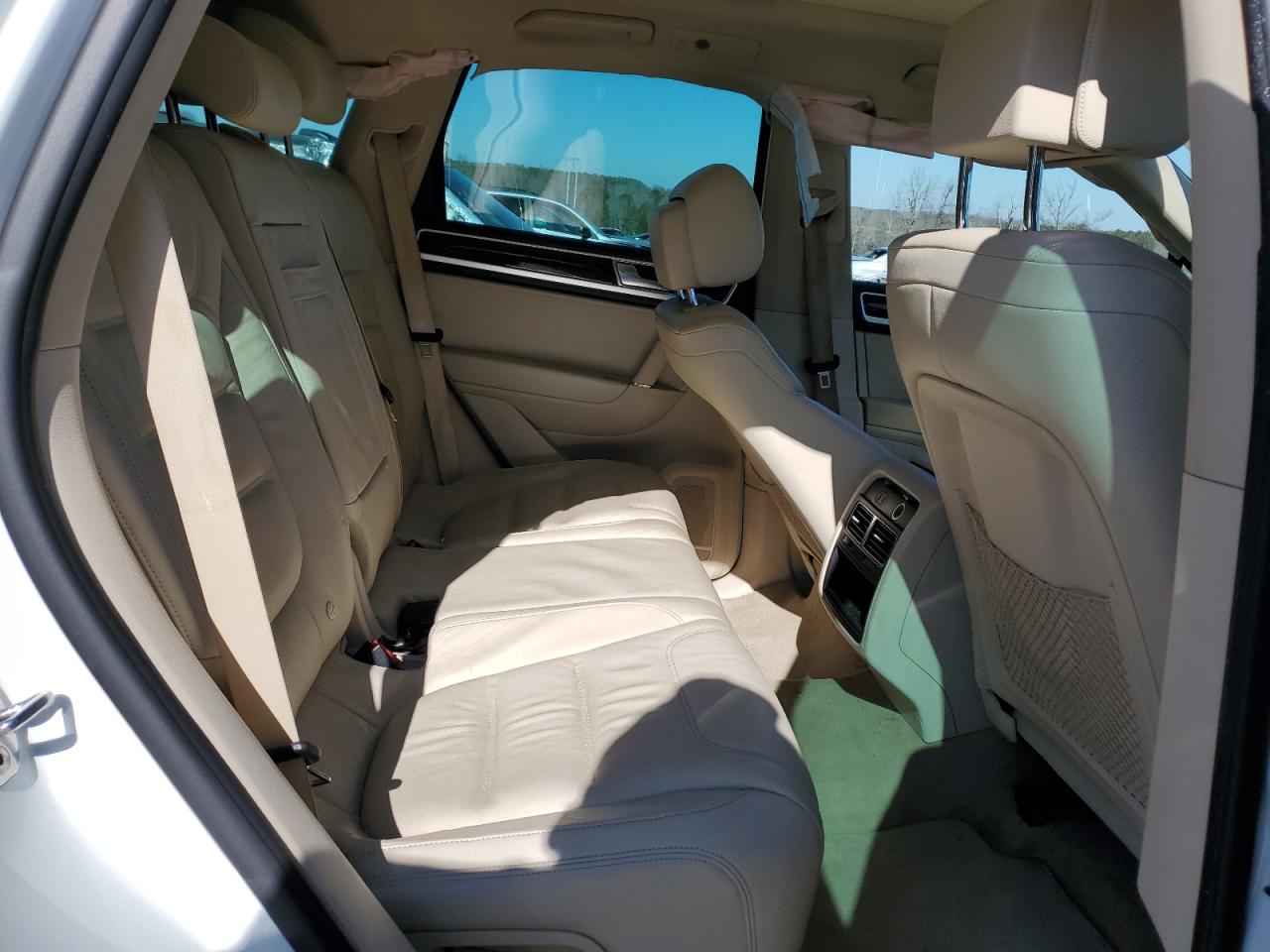 Автомобиль VOLKSWAGEN TOUAREG V6 2015 | GrandCar Автомобиль VOLKSWAGEN TOUAREG V6 2015 | GrandCar