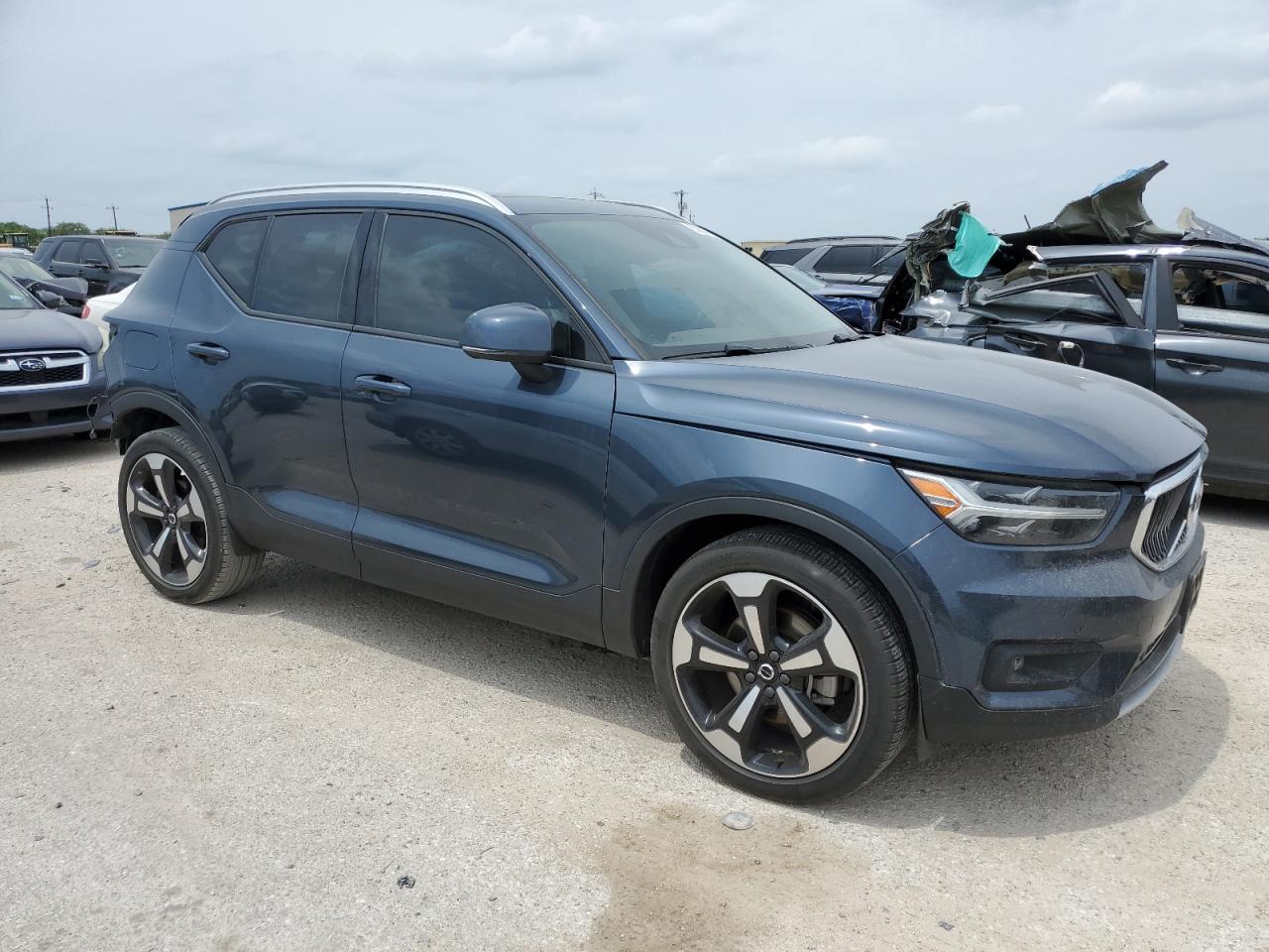 Автомобіль VOLVO XC40 T4 MOMENTUM 2021 | GrandCar Автомобіль VOLVO XC40 T4 MOMENTUM 2021 | GrandCar