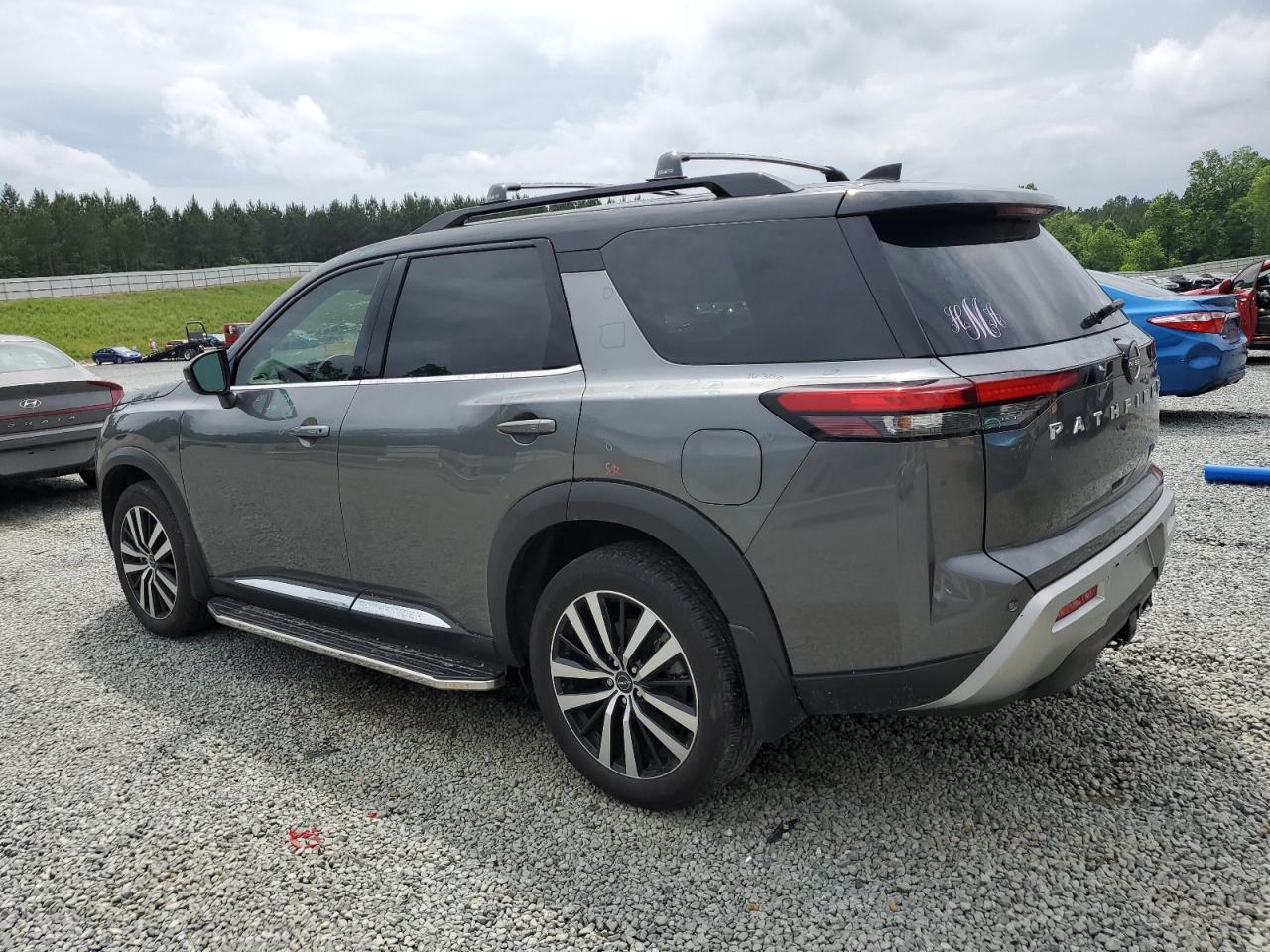 Автомобіль NISSAN PATHFINDER PLATINUM 2023 | GrandCar Автомобіль NISSAN PATHFINDER PLATINUM 2023 | GrandCar