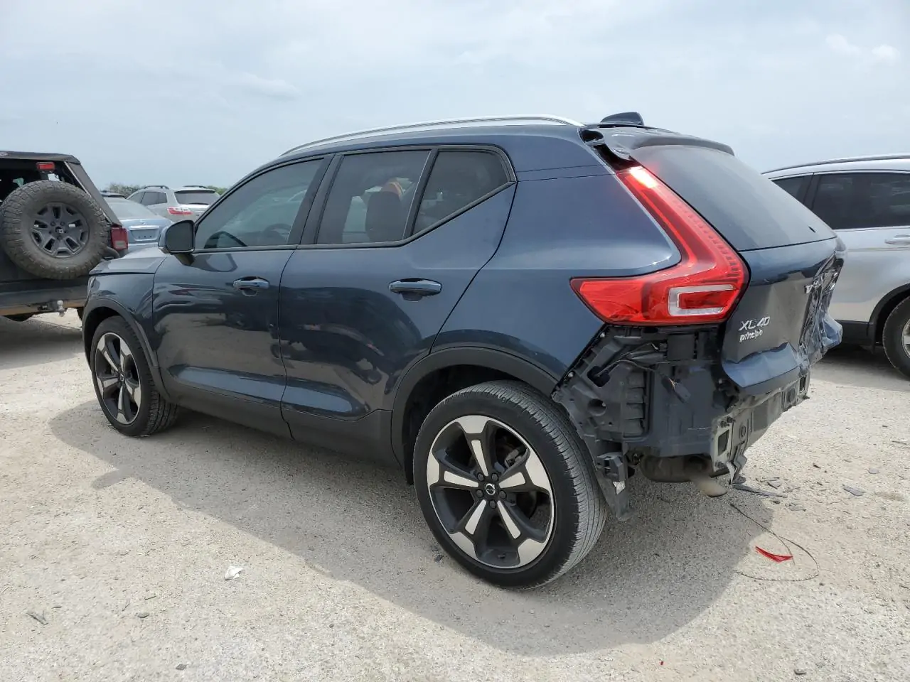 Автомобіль VOLVO XC40 T4 MOMENTUM 2021 | GrandCar Автомобіль VOLVO XC40 T4 MOMENTUM 2021 | GrandCar