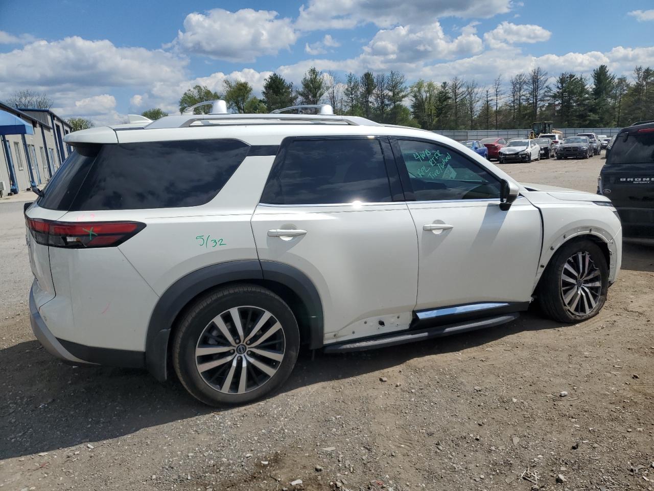 Автомобіль NISSAN PATHFINDER PLATINUM 2023 | GrandCar Автомобіль NISSAN PATHFINDER PLATINUM 2023 | GrandCar