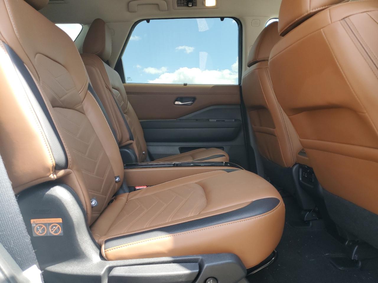 Автомобіль NISSAN PATHFINDER PLATINUM 2023 | GrandCar Автомобіль NISSAN PATHFINDER PLATINUM 2023 | GrandCar