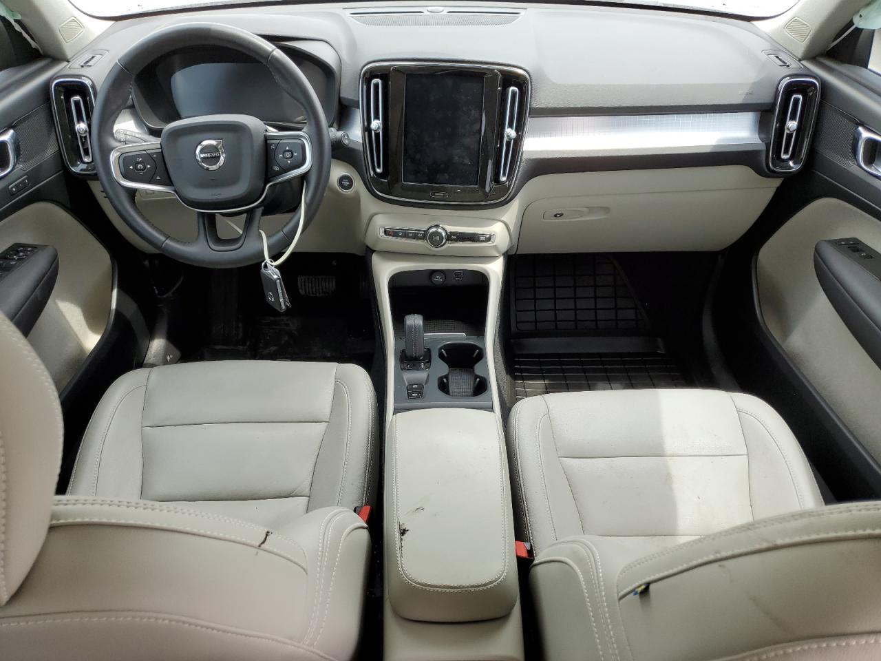 Автомобіль VOLVO XC40 T4 MOMENTUM 2021 | GrandCar Автомобіль VOLVO XC40 T4 MOMENTUM 2021 | GrandCar