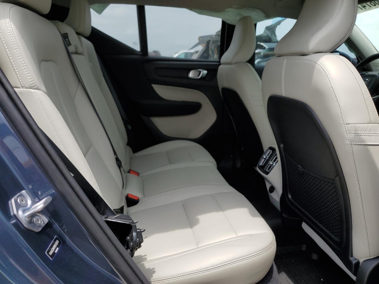 Автомобіль VOLVO XC40 T4 MOMENTUM 2021 | GrandCar Автомобіль VOLVO XC40 T4 MOMENTUM 2021 | GrandCar