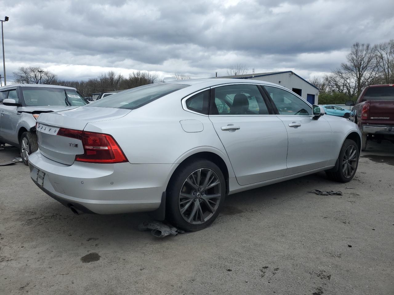Автомобіль VOLVO S90 T5 MOMENTUM 2018 | GrandCar Автомобіль VOLVO S90 T5 MOMENTUM 2018 | GrandCar
