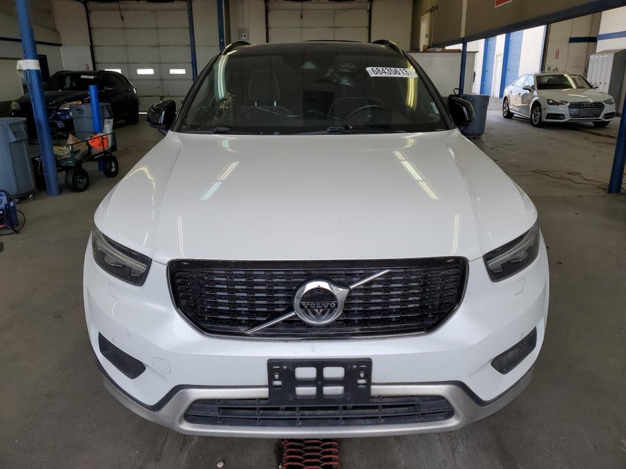 Автомобиль VOLVO XC40 T5 R-DESIGN 2020 | GrandCar Автомобиль VOLVO XC40 T5 R-DESIGN 2020 | GrandCar