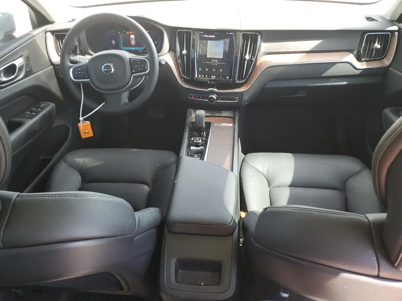 Автомобіль VOLVO XC60 B5 MOMENTUM 2022 | GrandCar Автомобіль VOLVO XC60 B5 MOMENTUM 2022 | GrandCar