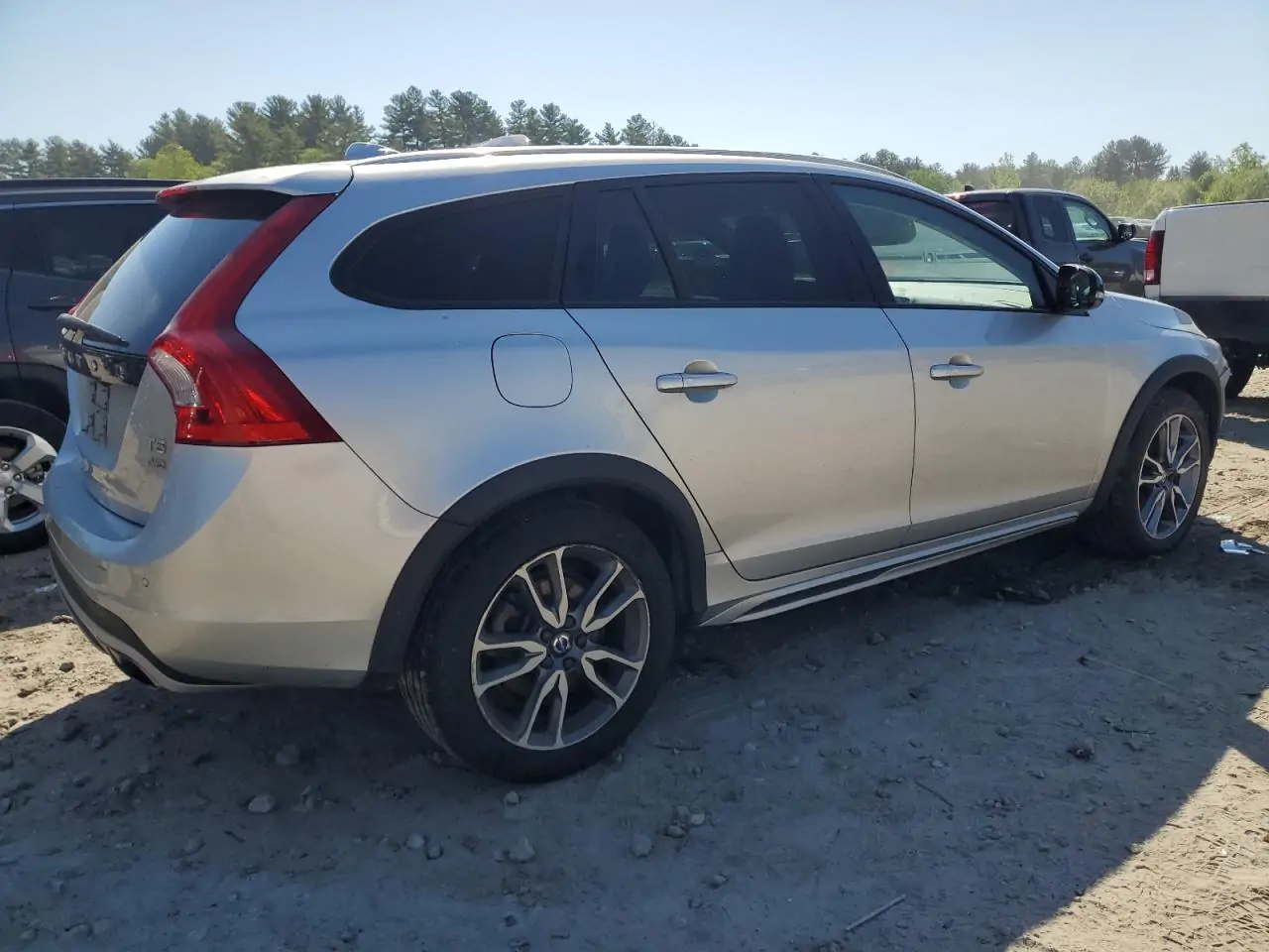 Автомобиль VOLVO V60 CROSS COUNTRY PREMIER 2017 | GrandCar Автомобиль VOLVO V60 CROSS COUNTRY PREMIER 2017 | GrandCar