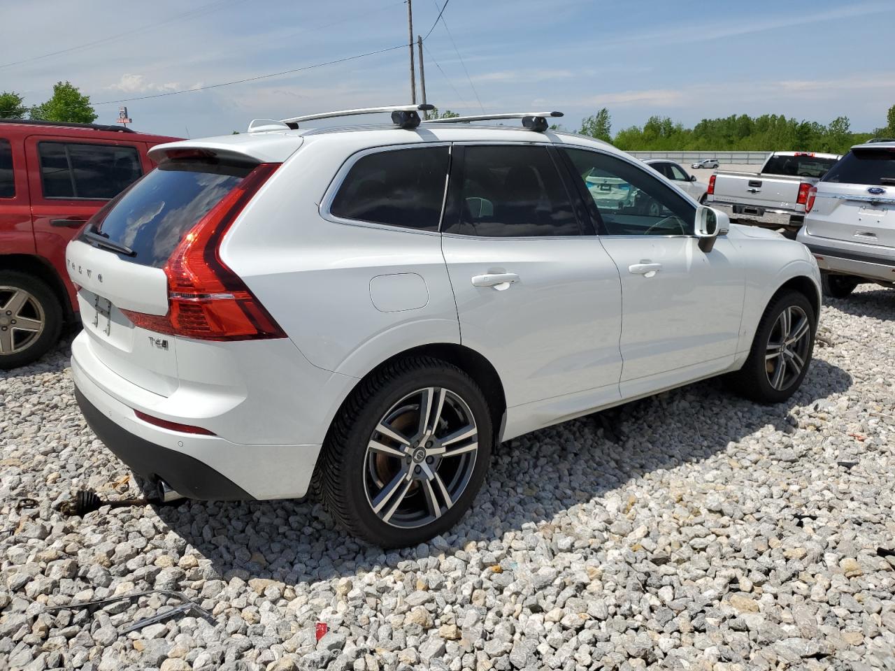 Автомобіль VOLVO XC60 T6 MOMENTUM 2021 | GrandCar Автомобіль VOLVO XC60 T6 MOMENTUM 2021 | GrandCar