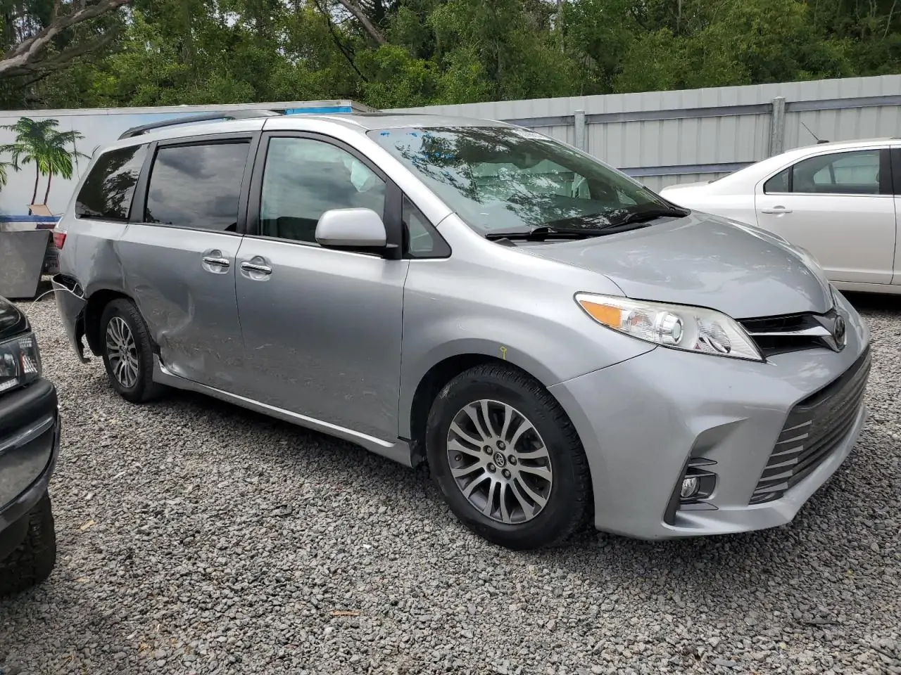 Автомобіль TOYOTA SIENNA XLE 2019 | GrandCar Автомобіль TOYOTA SIENNA XLE 2019 | GrandCar