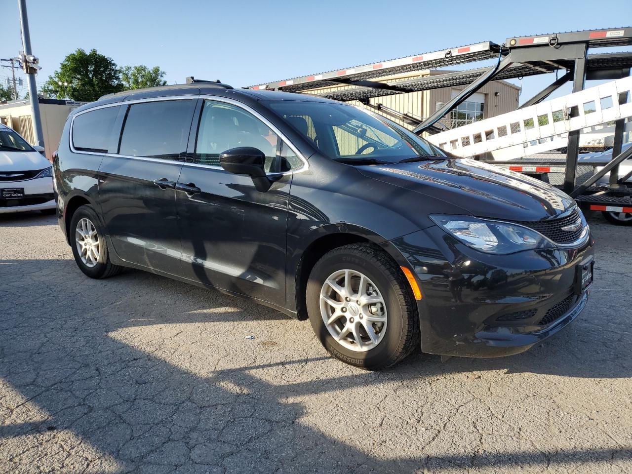 Автомобиль CHRYSLER VOYAGER LXI 2021 | GrandCar Автомобиль CHRYSLER VOYAGER LXI 2021 | GrandCar