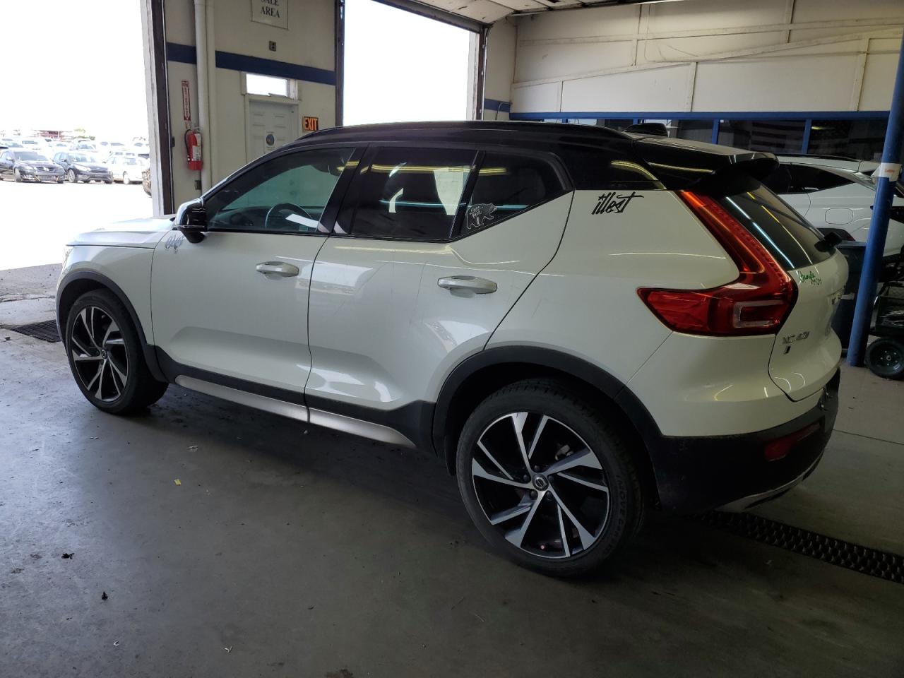 Автомобиль VOLVO XC40 T5 R-DESIGN 2020 | GrandCar Автомобиль VOLVO XC40 T5 R-DESIGN 2020 | GrandCar