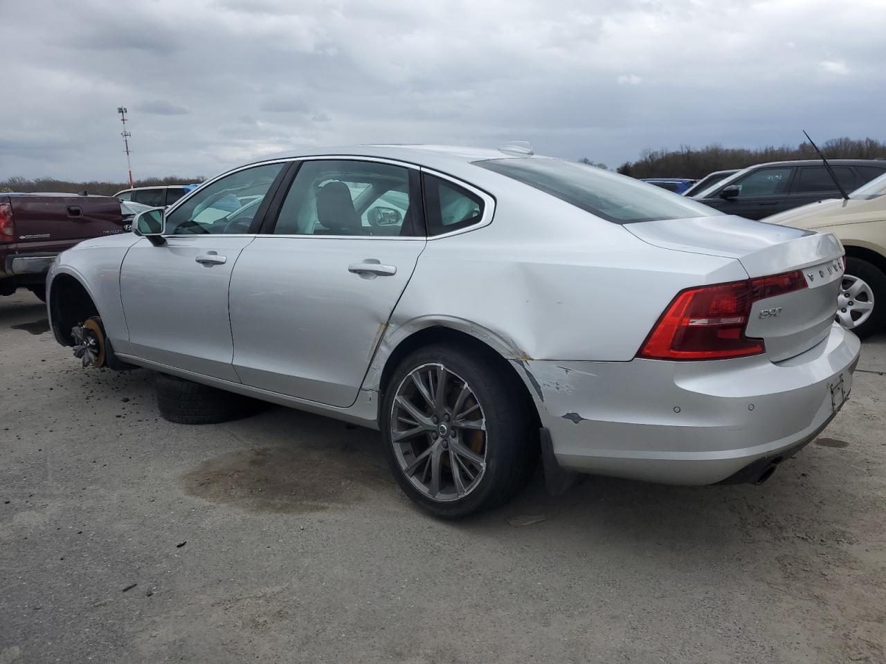 Автомобіль VOLVO S90 T5 MOMENTUM 2018 | GrandCar Автомобіль VOLVO S90 T5 MOMENTUM 2018 | GrandCar