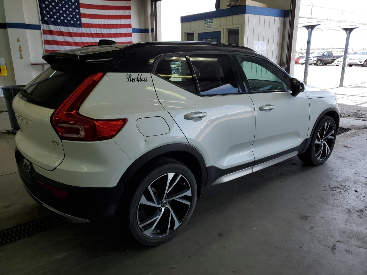 Автомобиль VOLVO XC40 T5 R-DESIGN 2020 | GrandCar Автомобиль VOLVO XC40 T5 R-DESIGN 2020 | GrandCar