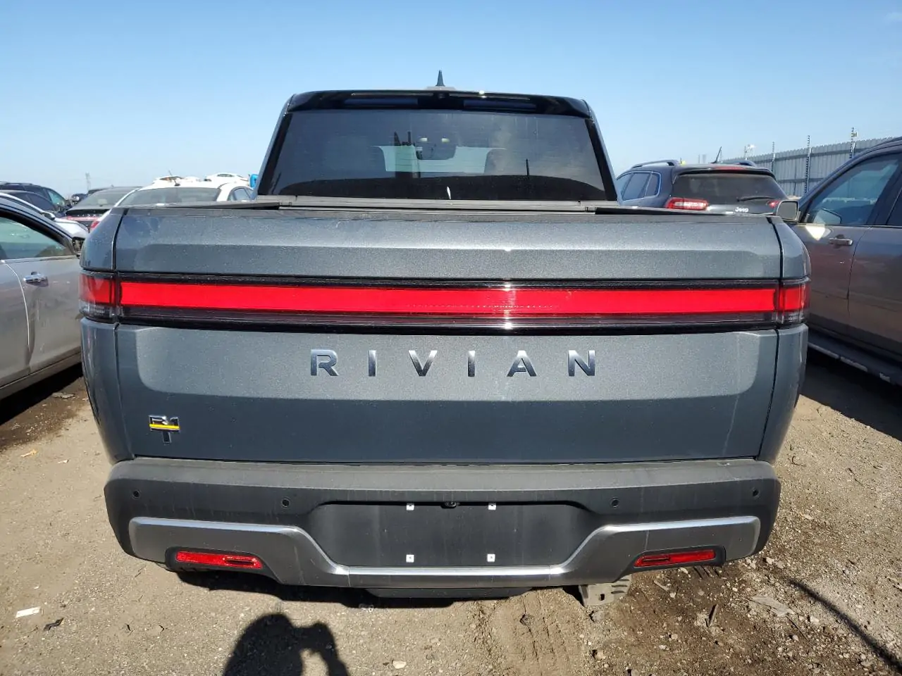 Автомобіль RIVIAN R1T ADVENTURE 2023 | GrandCar Автомобіль RIVIAN R1T ADVENTURE 2023 | GrandCar
