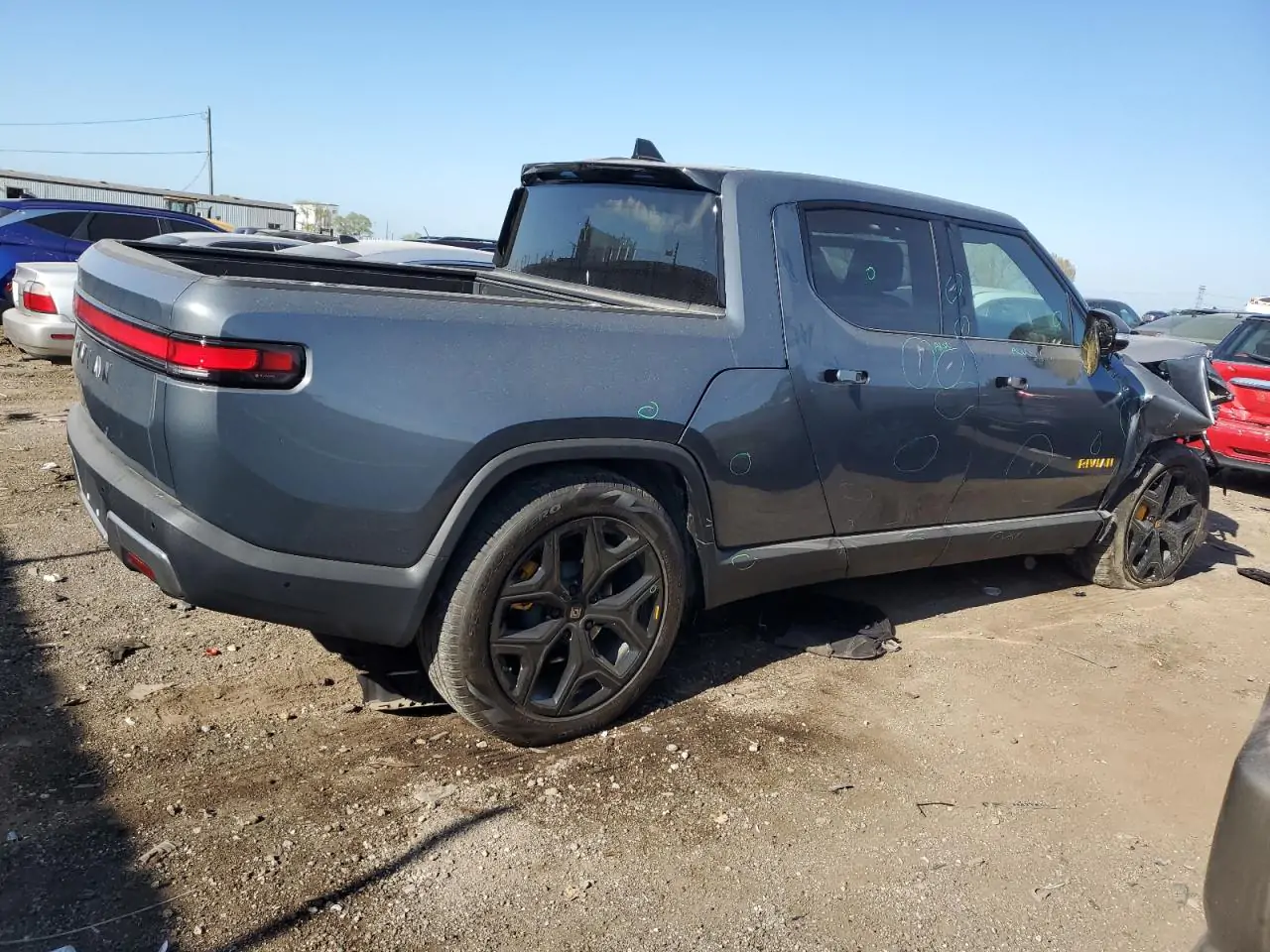 Автомобіль RIVIAN R1T ADVENTURE 2023 | GrandCar Автомобіль RIVIAN R1T ADVENTURE 2023 | GrandCar