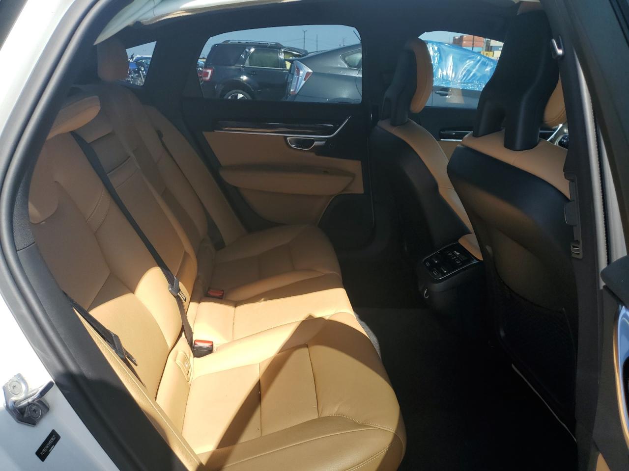 Автомобіль VOLVO S90 T5 MOMENTUM 2017 | GrandCar Автомобіль VOLVO S90 T5 MOMENTUM 2017 | GrandCar