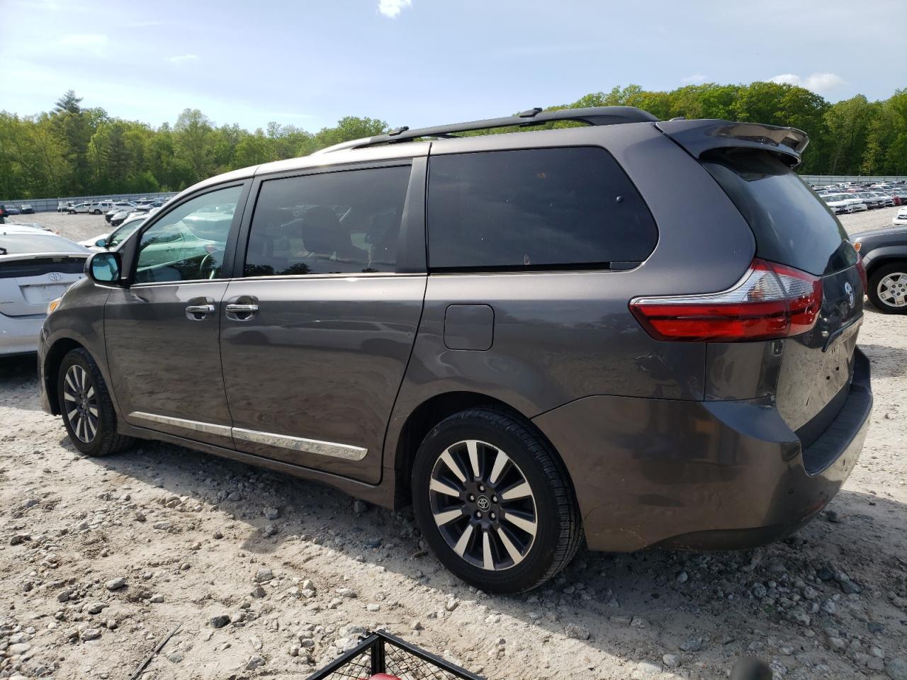 Автомобіль TOYOTA SIENNA XLE 2020 | GrandCar Автомобіль TOYOTA SIENNA XLE 2020 | GrandCar