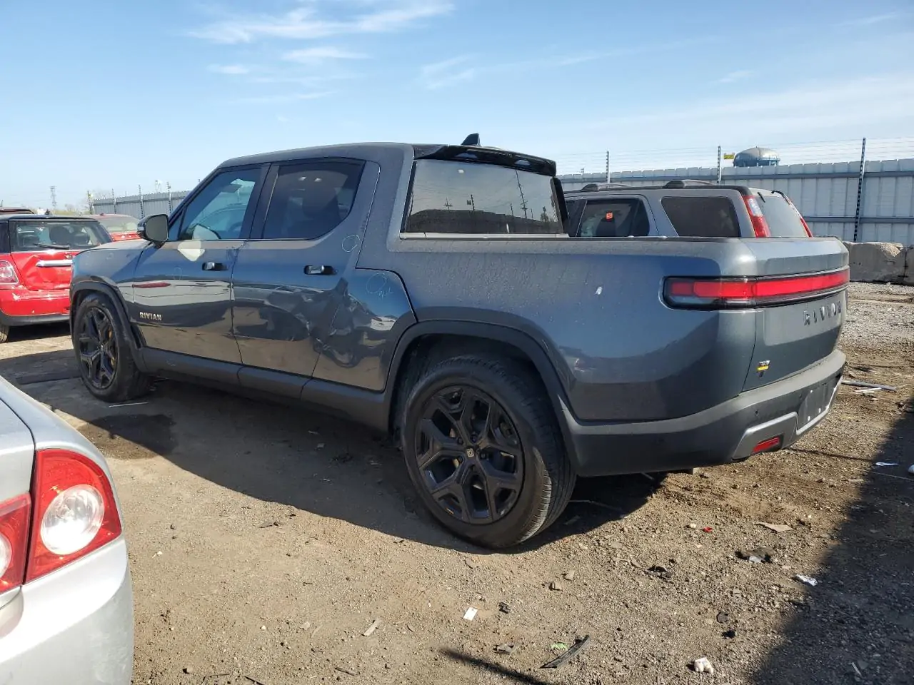 Автомобіль RIVIAN R1T ADVENTURE 2023 | GrandCar Автомобіль RIVIAN R1T ADVENTURE 2023 | GrandCar