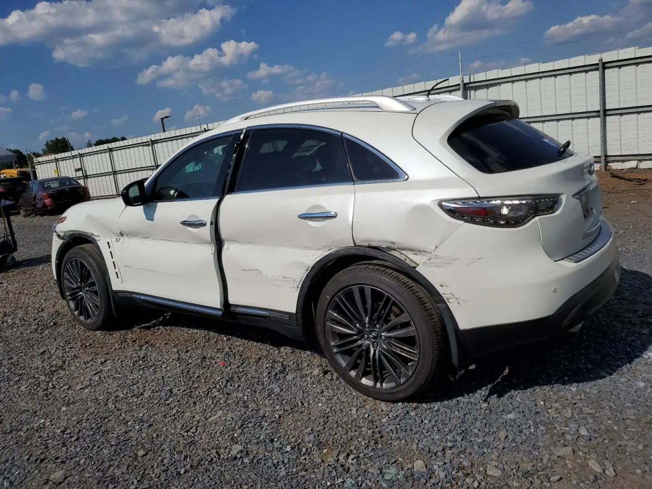 Купить автомобиль INFINITI QX70 2017 из США. Цена - 5300$. Пробег