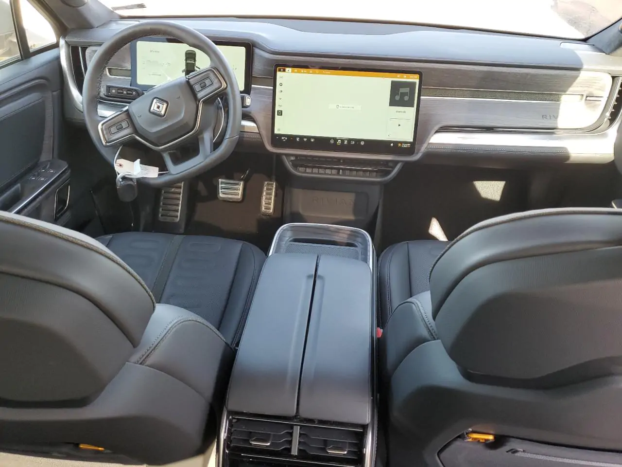 Автомобіль RIVIAN R1T ADVENTURE 2023 | GrandCar Автомобіль RIVIAN R1T ADVENTURE 2023 | GrandCar