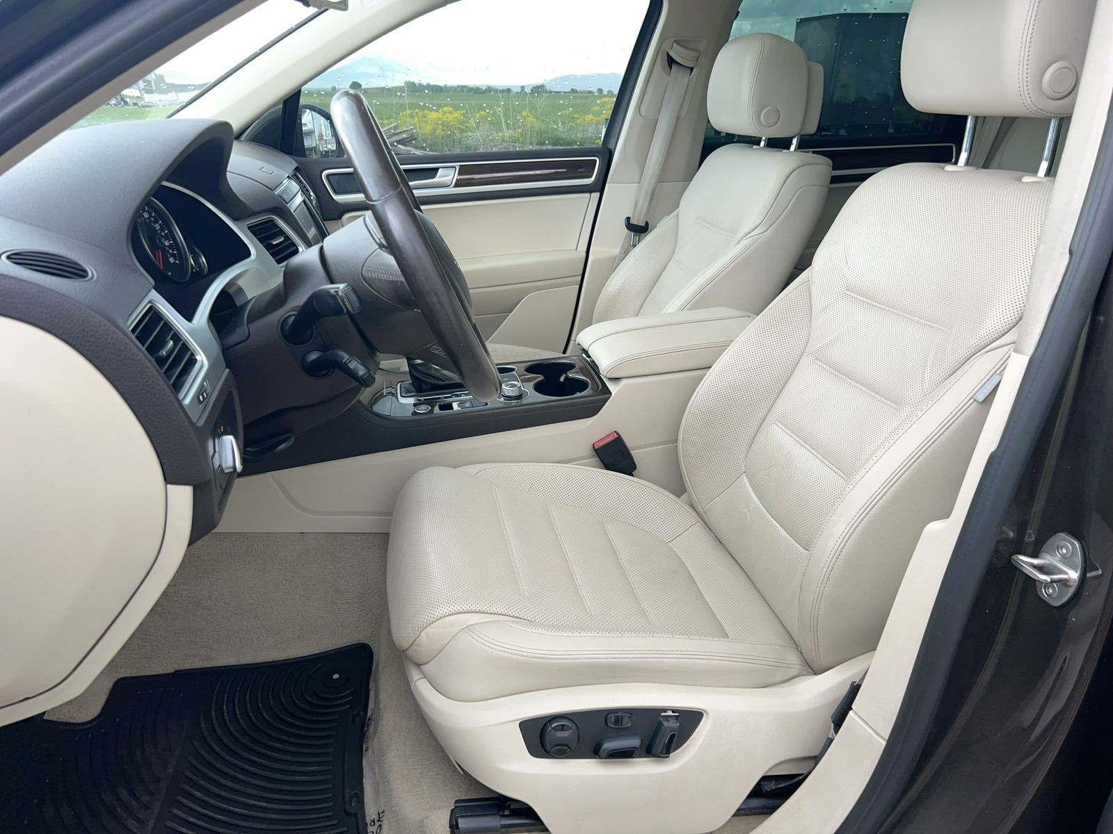 Автомобіль Volkswagen Touareg V6 Lux 2016 | GrandCar Автомобіль Volkswagen Touareg V6 Lux 2016 | GrandCar