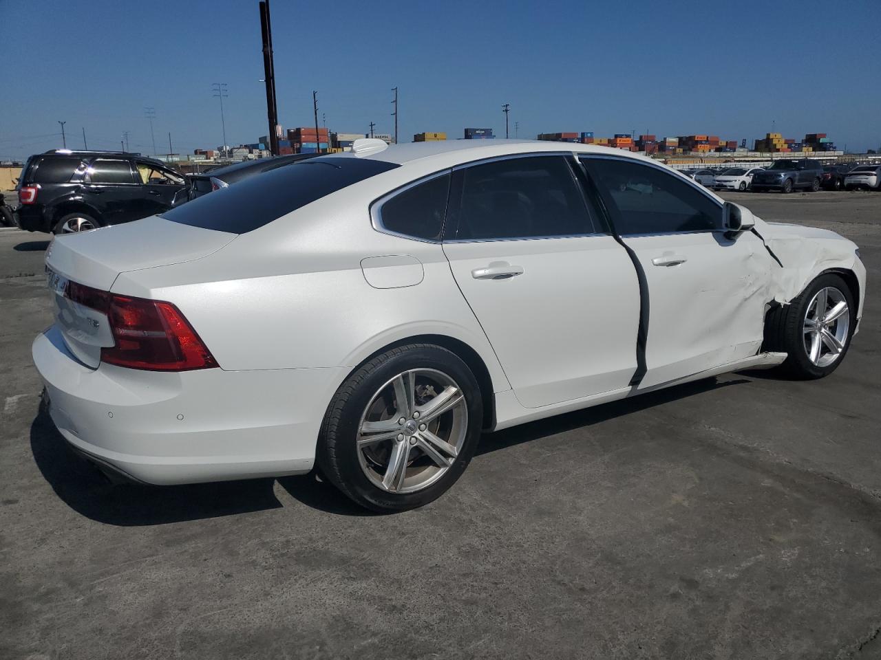 Автомобіль VOLVO S90 T5 MOMENTUM 2017 | GrandCar Автомобіль VOLVO S90 T5 MOMENTUM 2017 | GrandCar