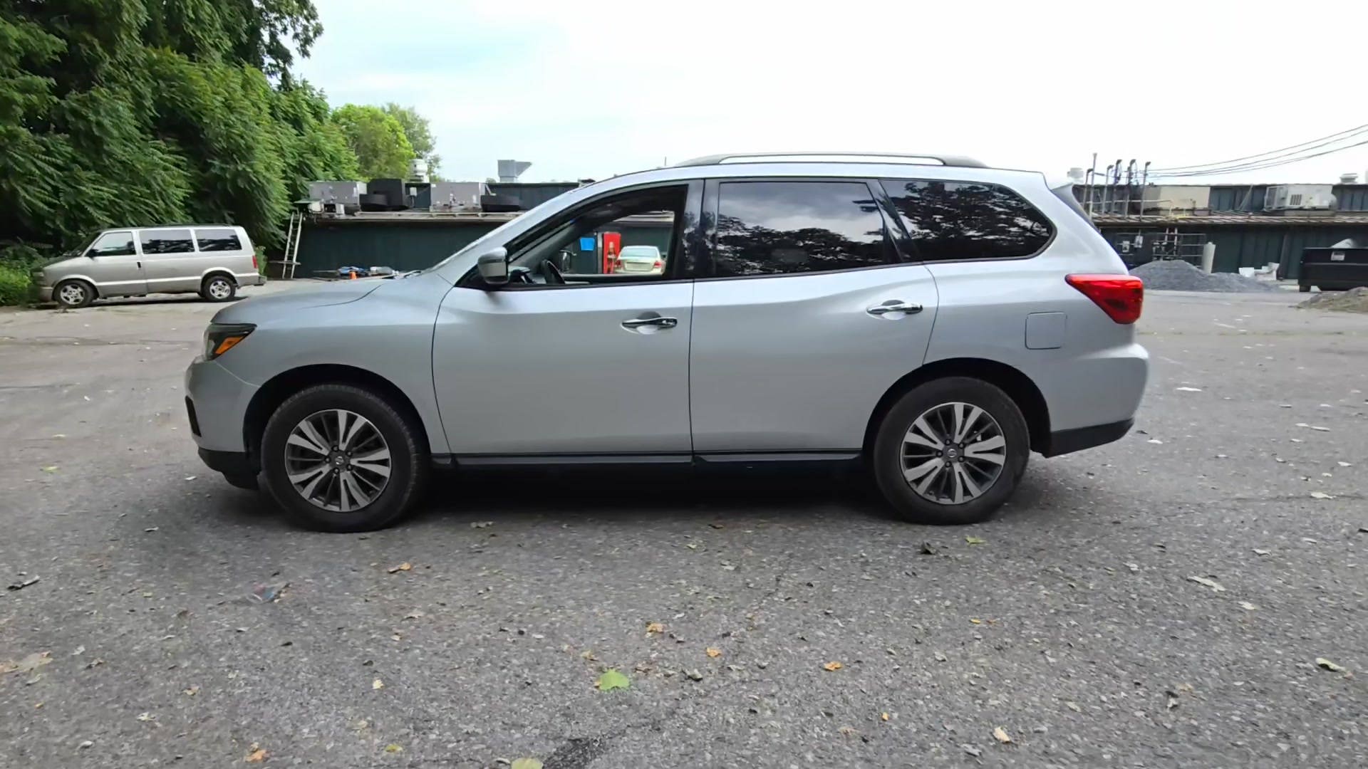 Автомобиль Nissan Pathfinder SV 2019 | GrandCar Автомобиль Nissan Pathfinder SV 2019 | GrandCar